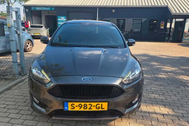 Ford Focus (2017) thumbnail 3