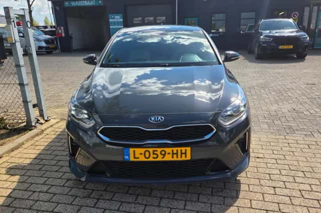 Kia ProCeed (2019) thumbnail 3