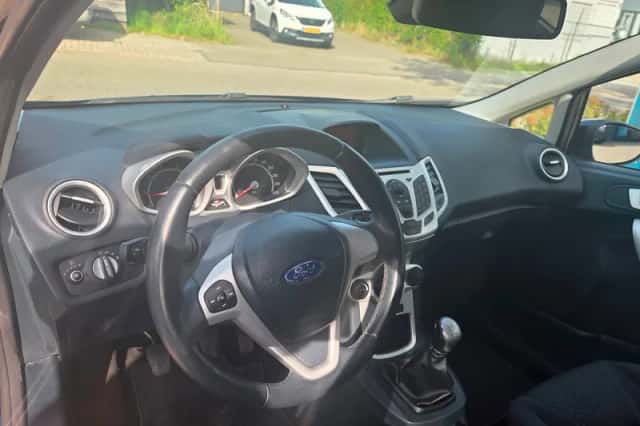 Ford Fiesta (2012) thumbnail 2