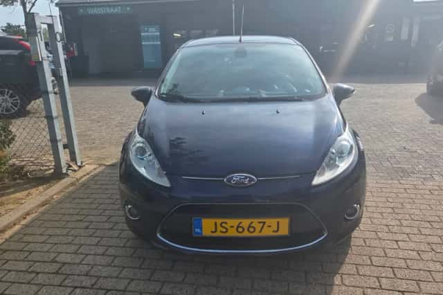 Ford Fiesta (2012) thumbnail 3