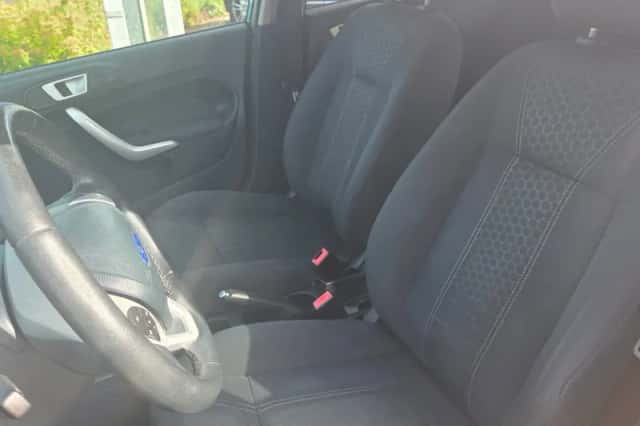Ford Fiesta (2012) thumbnail 4