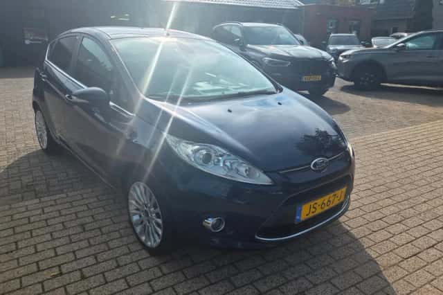 Ford Fiesta (2012) thumbnail 5
