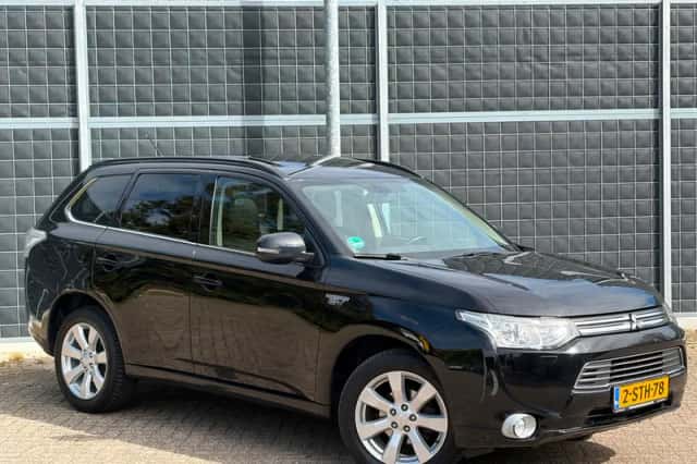 Mitsubishi Outlander (2013) thumbnail 1
