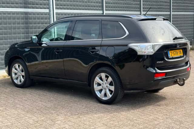 Mitsubishi Outlander (2013) thumbnail 4