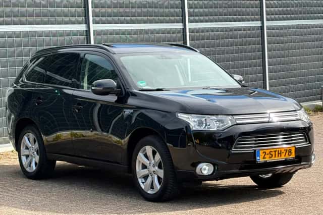 Mitsubishi Outlander (2013) thumbnail 5