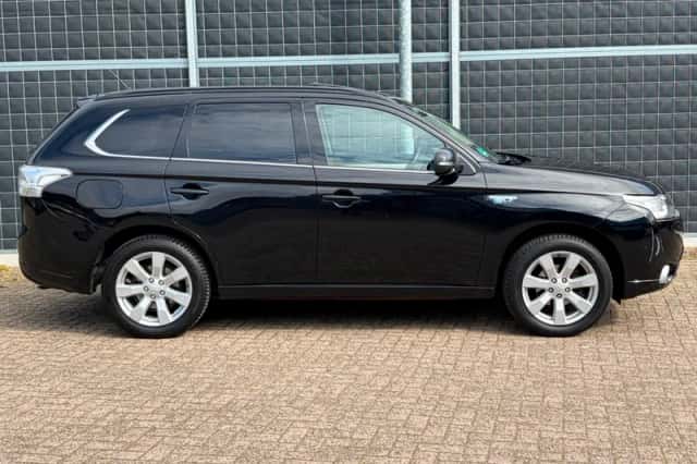 Mitsubishi Outlander (2013) thumbnail 6