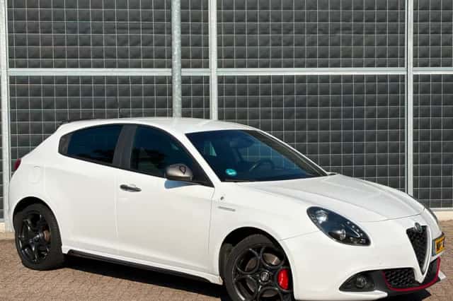 Alfa Romeo Giulietta (2017) thumbnail 1