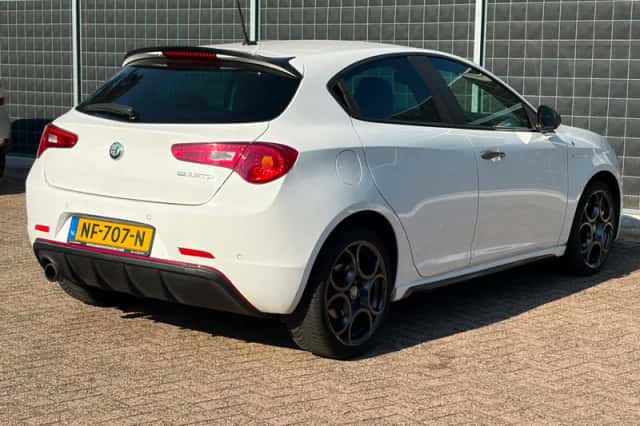 Alfa Romeo Giulietta (2017) thumbnail 2