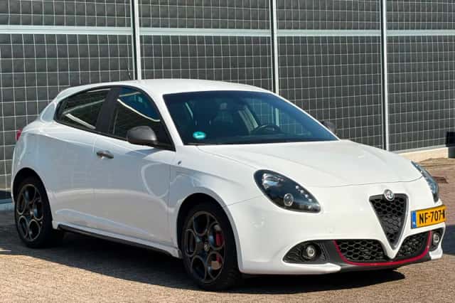 Alfa Romeo Giulietta (2017) thumbnail 5