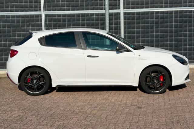 Alfa Romeo Giulietta (2017) thumbnail 6
