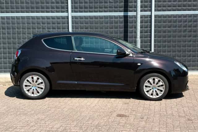 Alfa Romeo MiTo (2015) thumbnail 6
