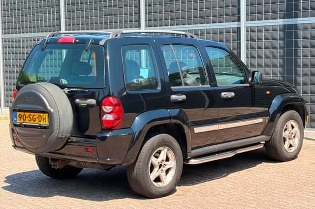 Jeep Cherokee (2006) thumbnail 2