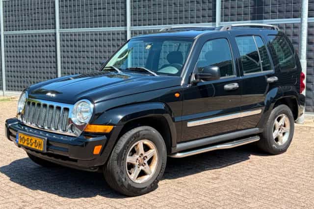 Jeep Cherokee (2006) thumbnail 3