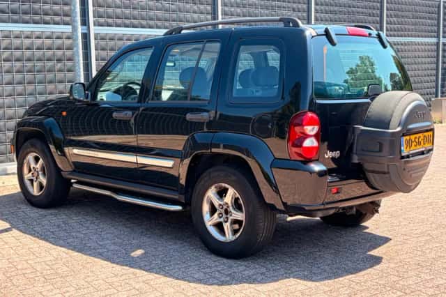 Jeep Cherokee (2006) thumbnail 4
