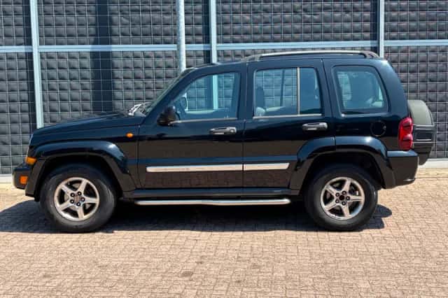 Jeep Cherokee (2006) thumbnail 6