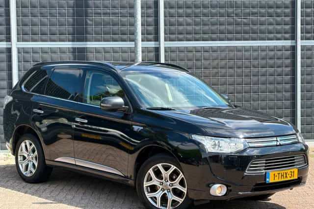 Mitsubishi Outlander (2014) thumbnail 1