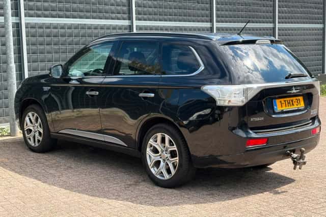 Mitsubishi Outlander (2014) thumbnail 4