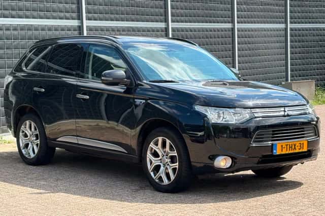 Mitsubishi Outlander (2014) thumbnail 5