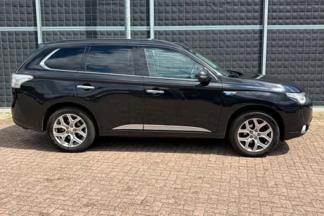 Mitsubishi Outlander (2014) thumbnail 6