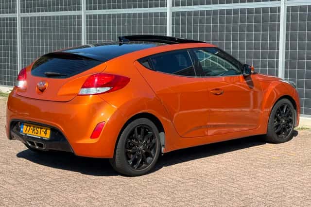 Hyundai Veloster (2011) thumbnail 2