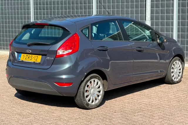 Ford Fiesta (2012) thumbnail 2