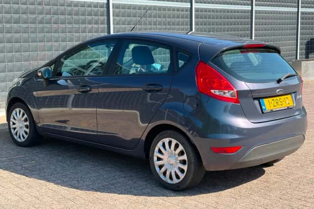 Ford Fiesta (2012) thumbnail 4