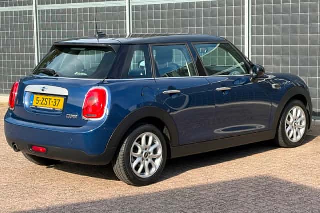 MINI Cooper (2015) thumbnail 2