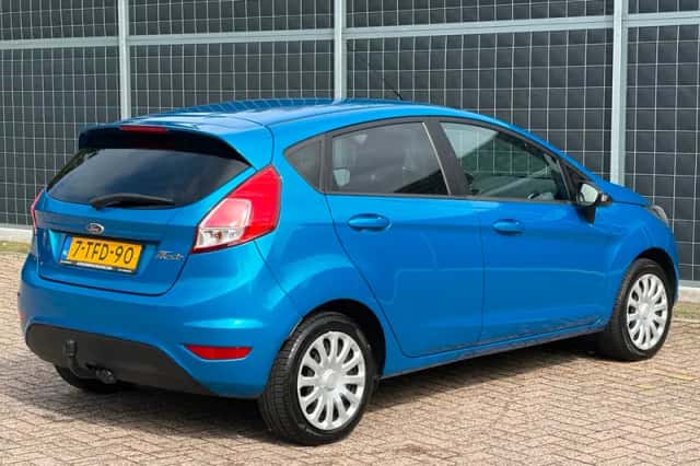 Ford Fiesta (2014) thumbnail 2