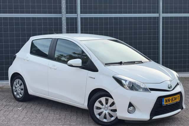 Toyota Yaris (2012) thumbnail 1