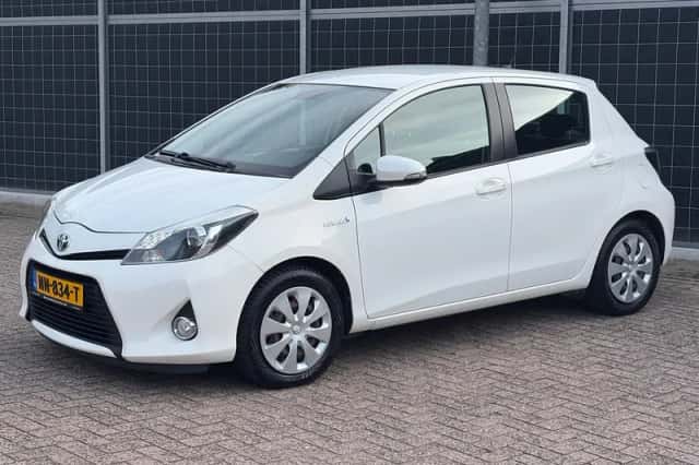 Toyota Yaris (2012) thumbnail 5