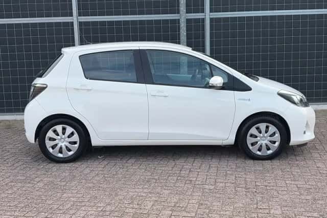 Toyota Yaris (2012) thumbnail 6