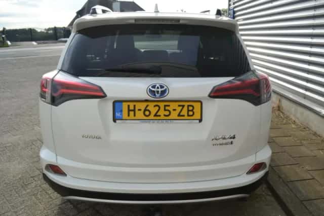 Toyota RAV4 (2017) thumbnail 6