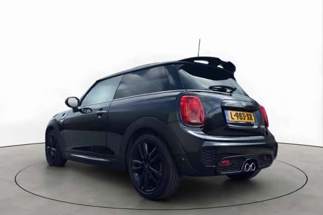 MINI Cooper (2019) thumbnail 3