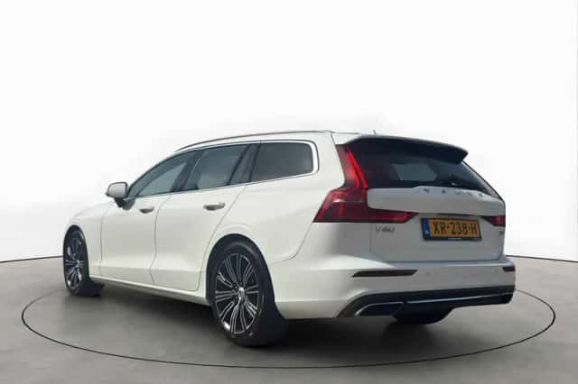 Volvo V60 (2019) thumbnail 3