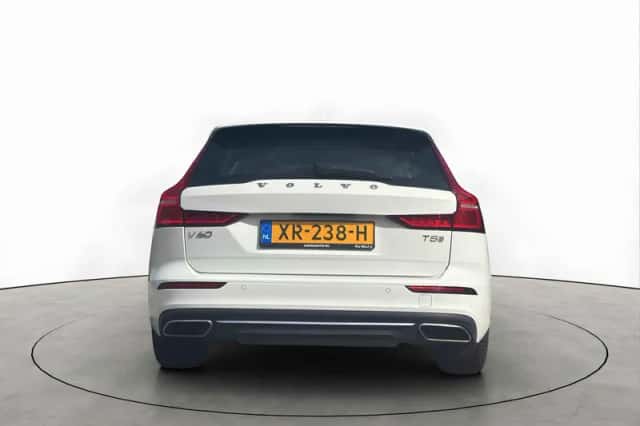 Volvo V60 (2019) thumbnail 4