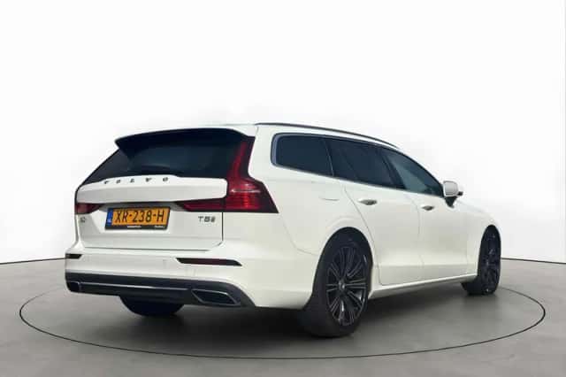 Volvo V60 (2019) thumbnail 5