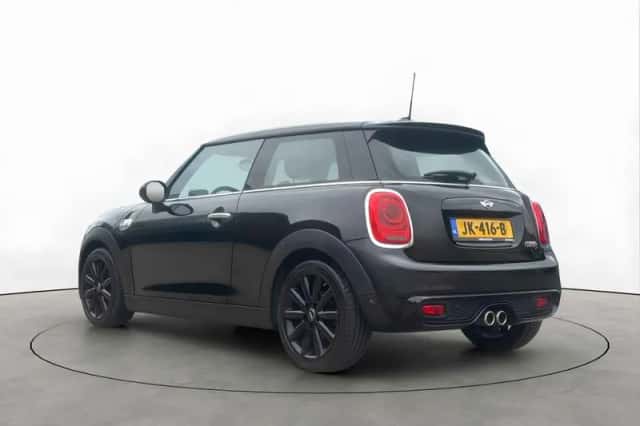 MINI Cooper S (2015) thumbnail 3