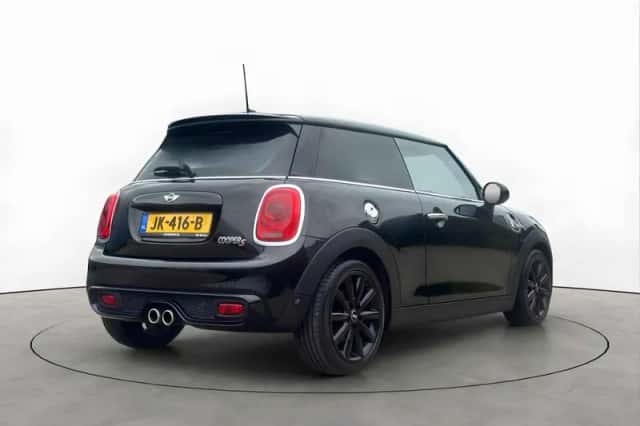 MINI Cooper S (2015) thumbnail 5