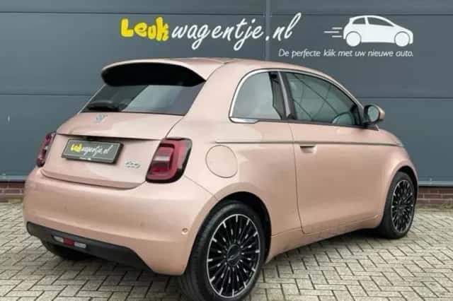 Fiat 500 (2021) thumbnail 2