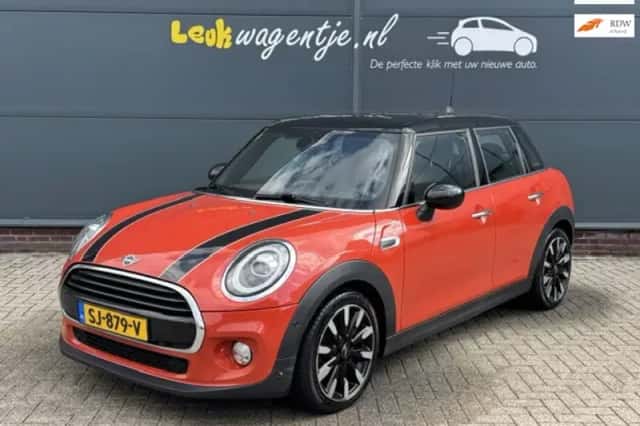 MINI Cooper (2018) thumbnail 1