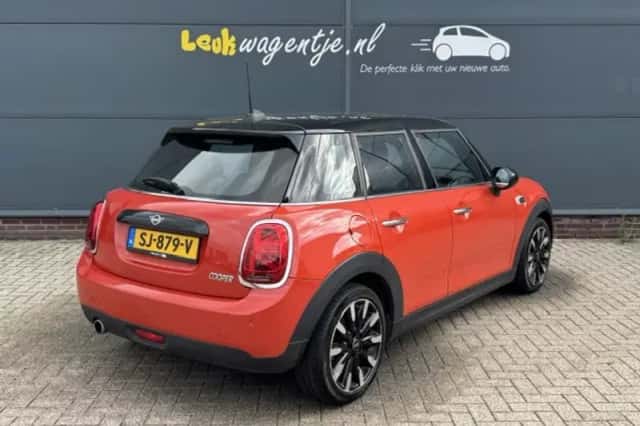 MINI Cooper (2018) thumbnail 2