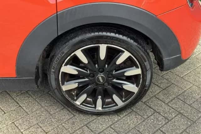 MINI Cooper (2018) thumbnail 3