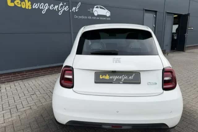 Fiat 500 (2023) thumbnail 5