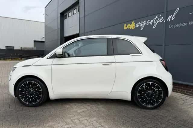 Fiat 500 (2023) thumbnail 6