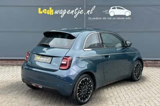 Fiat 500 (2022) thumbnail 2