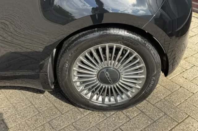 Fiat 500 (2022) thumbnail 3