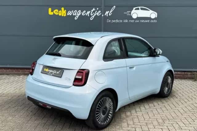 Fiat 500 (2022) thumbnail 2