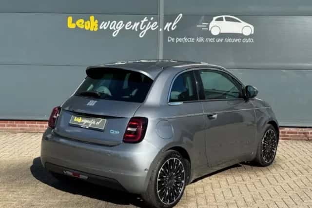 Fiat 500 (2023) thumbnail 2
