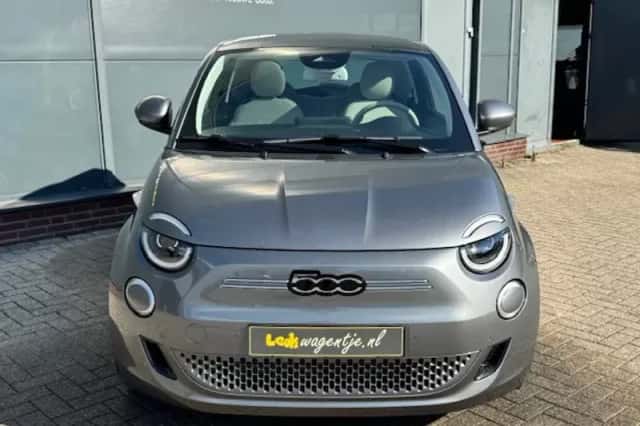 Fiat 500 (2023) thumbnail 4