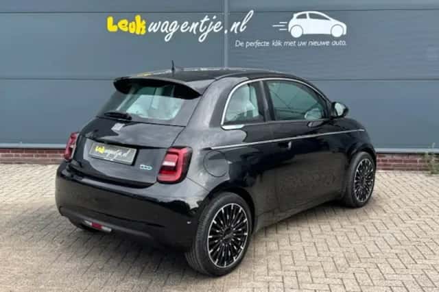 Fiat 500 (2021) thumbnail 2